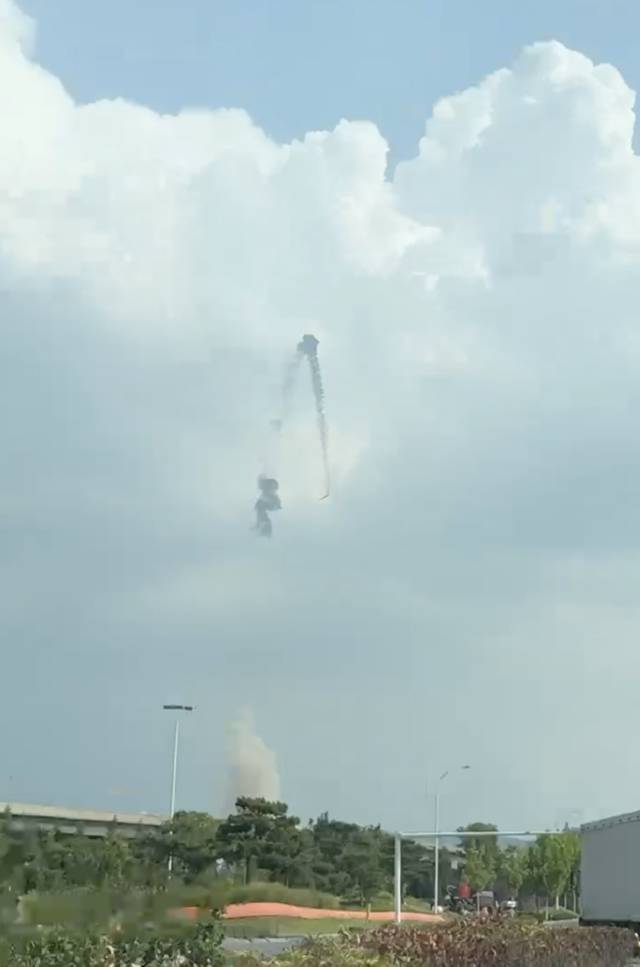 一火箭发动机试车时坠落起火 当地回应：目前无人员伤亡-第2张图片
